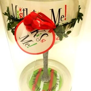 New Mudpie Wine Glass Mistletoeme